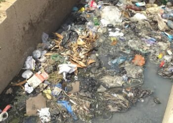 Inondations, déchets et insalubrité : le cri d’alerte des caniveaux à Libreville
