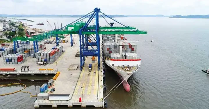 Au Gabon, cap sur une mer plus propre et une économie décarbonée