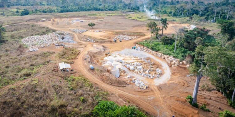 Nyanga : l’usine de marbre, entre espoir économique et fragilité environnementale