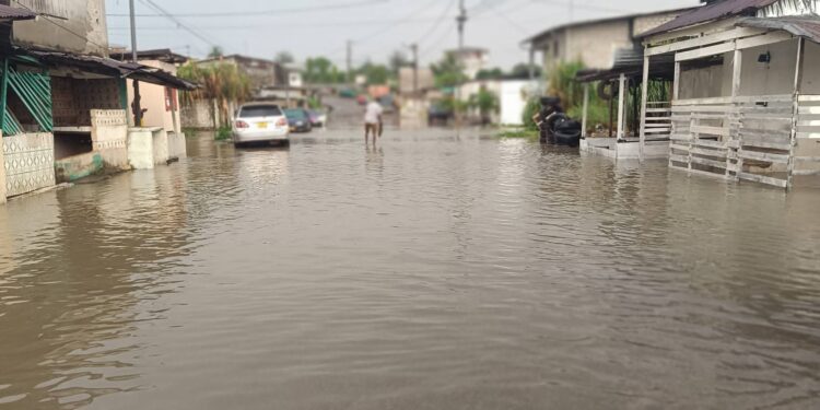 Brève : des quartiers de Libreville dans les eaux après la pluie du petit matin de dimanche 11 janvier