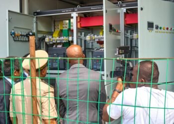 Énergie renouvelable : Maurice Ntossui Allogo inaugure la 1ère centrale solaire intégrée d&rsquo;Afrique subsaharienne