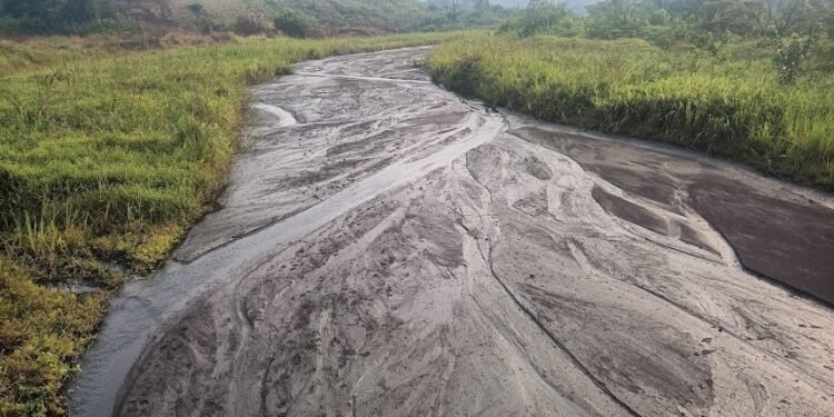 ENQUÊTE : Moanda, la malédiction écologique du manganèse, la Comilog dans le viseur des critiques