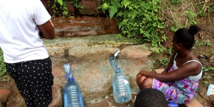Stress hydrique : une source d’eau naturelle comme solution palliative face au manque du précieux liquide à Bambou-chine